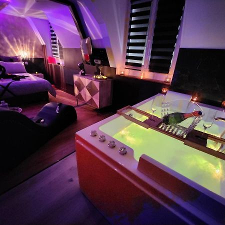 Caen, Tu M'Aimes - Suite Romantique ภายนอก รูปภาพ