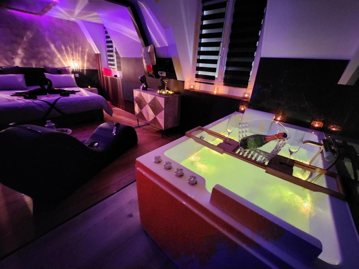Caen, Tu M'Aimes - Suite Romantique ภายนอก รูปภาพ