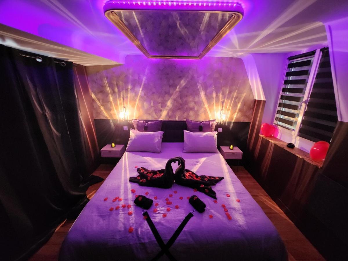 Caen, Tu M'Aimes - Suite Romantique ภายนอก รูปภาพ