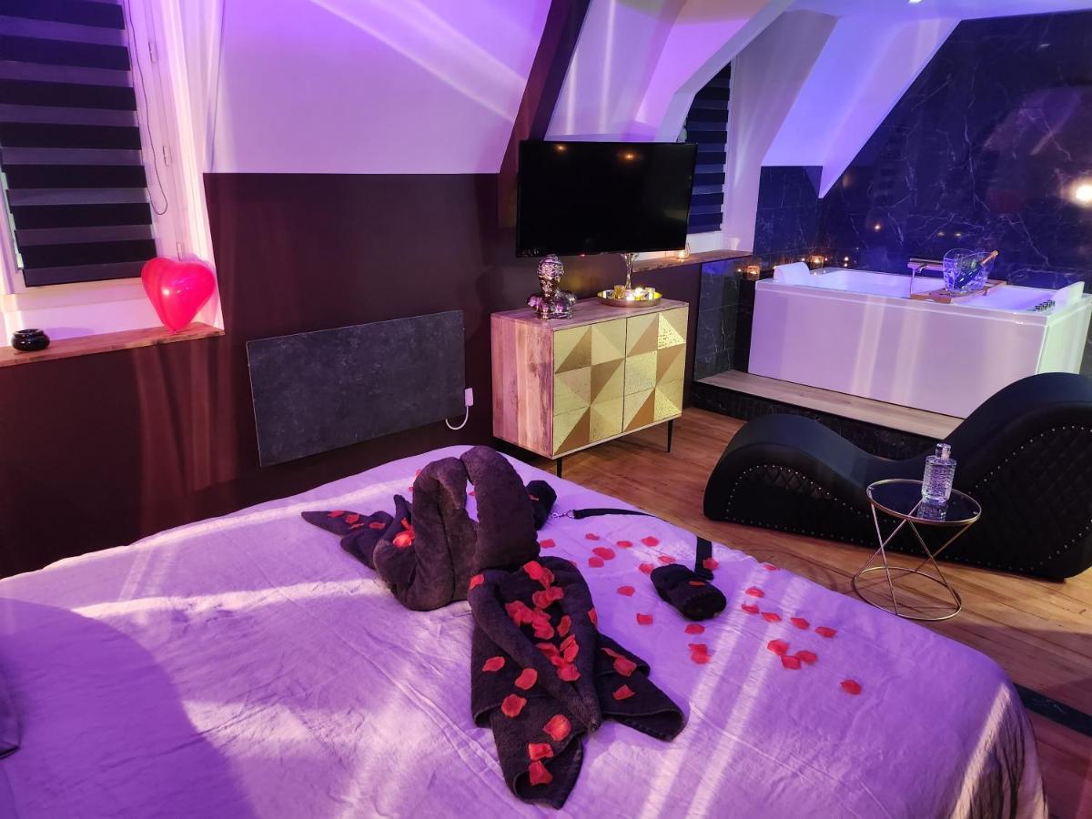Caen, Tu M'Aimes - Suite Romantique ภายนอก รูปภาพ